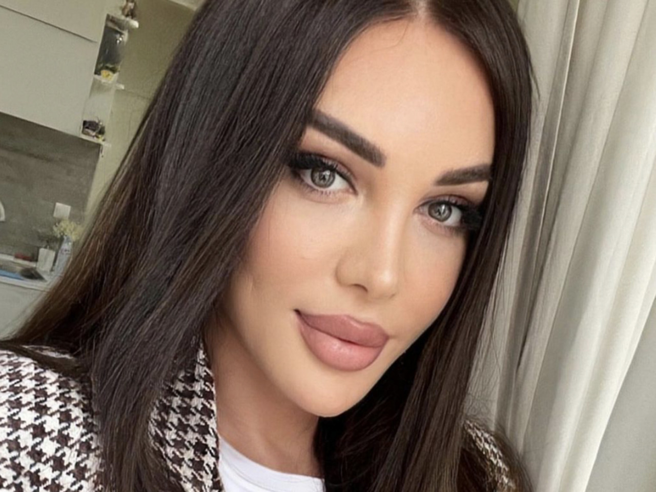 Желіде қыздың үйкелуін қараңыз